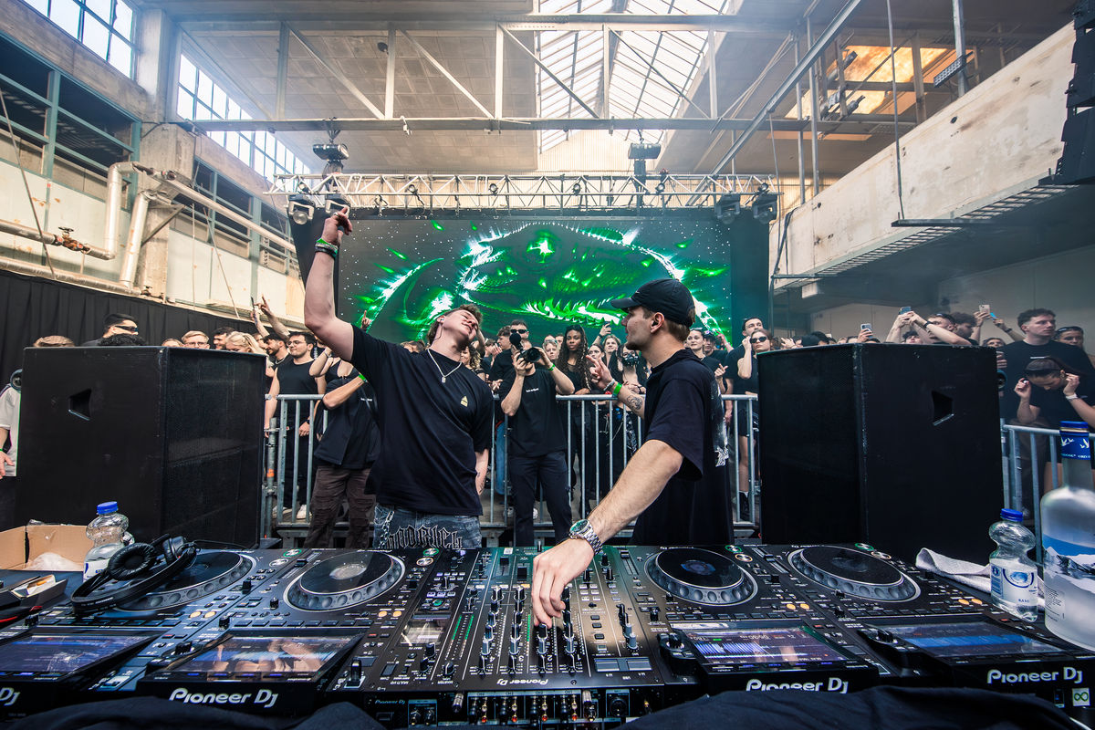 Loading... just a sec